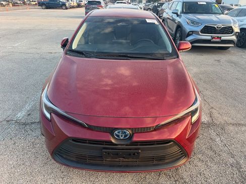 Used 2025 Toyota Corolla LE image 2