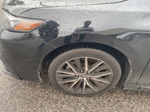Used 2021 Toyota Camry SE FWD image 2