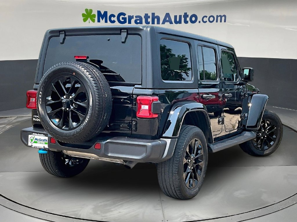 Used 2023 Jeep Wrangler Unlimited Sahara w/ Dual Top Group AWD/4WD image 7