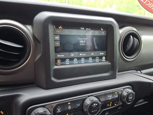 Used 2023 Jeep Wrangler Unlimited Sport AWD/4WD image 17