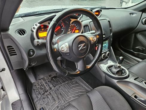 Used 2014 Nissan 370Z Coupe image 18