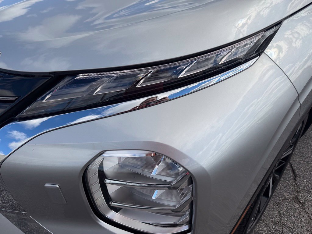 Used 2023 Mitsubishi Outlander SE AWD/4WD image 11