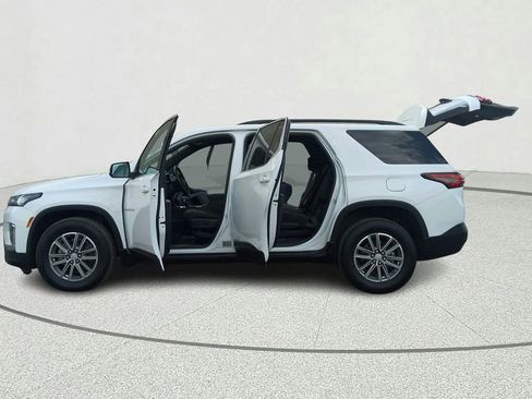 Used 2023 Chevrolet Traverse LT FWD image 11