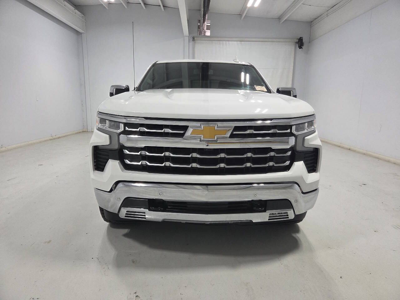 Used 2024 Chevrolet Silverado 1500 LTZ w/ LTZ Convenience Package II AWD/4WD image 4