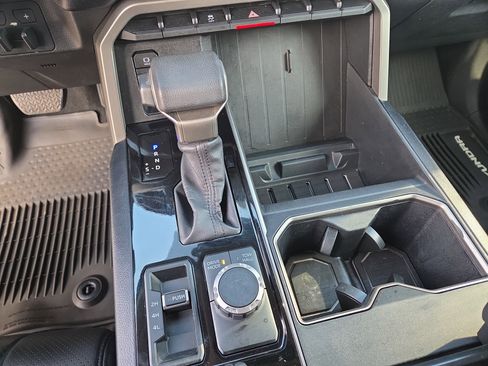 Used 2022 Toyota Tundra SR5 w/ SR5 Convenience Package image 24