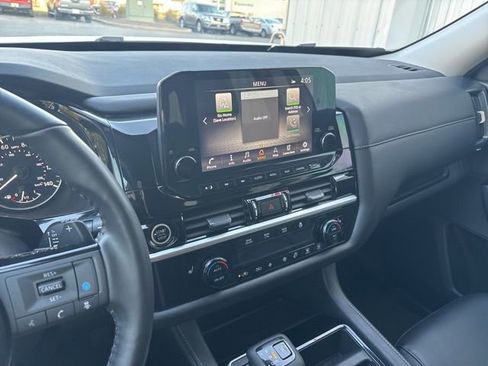 Certified 2024 Nissan Pathfinder SL image 22