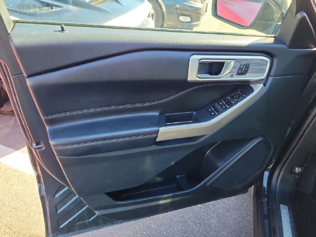 Used 2023 Ford Explorer Limited w/ Equipment Group 301A AWD/4WD image 17