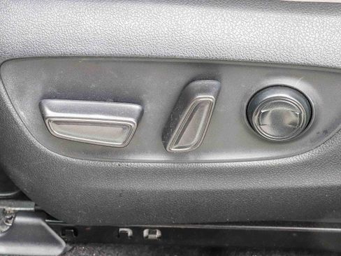 Used 2022 Toyota RAV4 XLE Premium AWD/4WD image 21