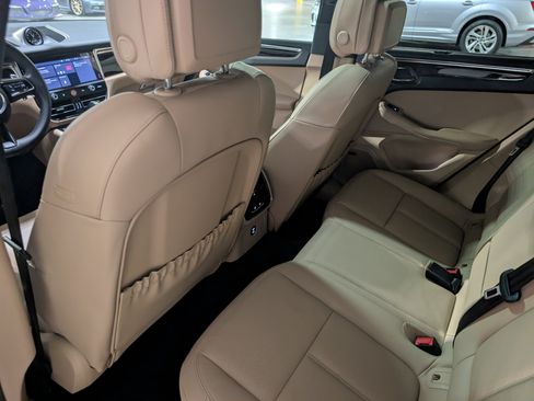 Certified 2025 Porsche Macan image 23