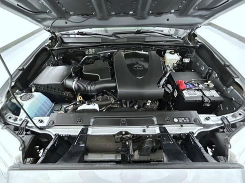 Used 2019 Toyota Tacoma TRD Off-Road AWD/4WD image 24