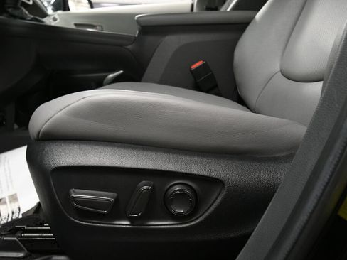 Used 2024 Toyota Sienna XLE FWD image 10