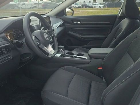 Used 2025 Nissan Altima 2.5 SV image 19