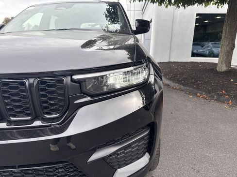 New 2025 Jeep Grand Cherokee Altitude image 10