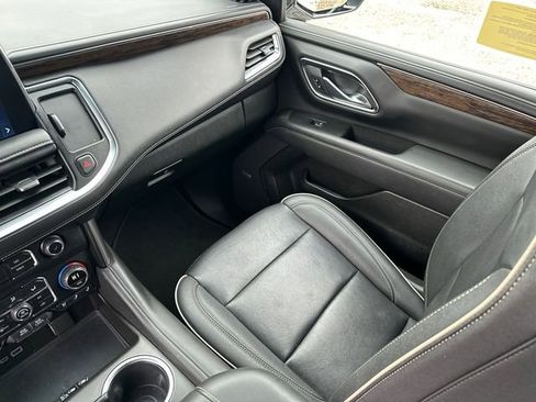 Used 2023 Chevrolet Suburban Premier image 22