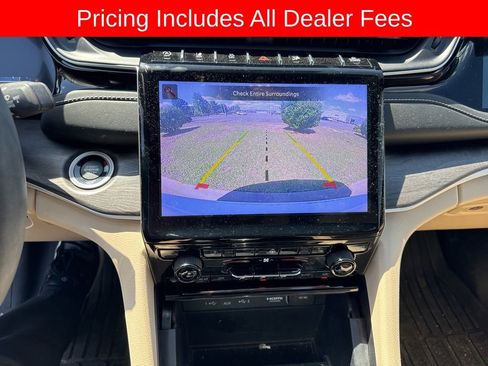 Used 2023 Jeep Grand Cherokee L Limited w/ Luxury Tech Group II AWD/4WD image 15