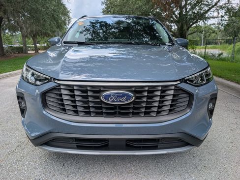Used 2025 Ford Escape Platinum AWD/4WD image 2