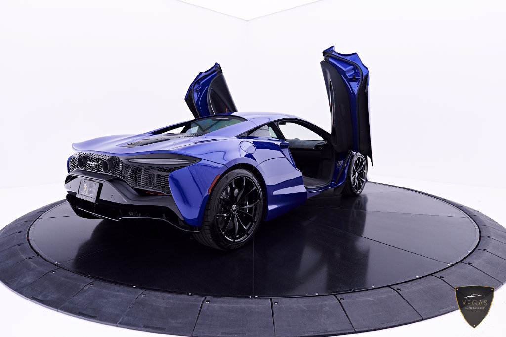 Used 2025 McLaren Artura RWD image 26