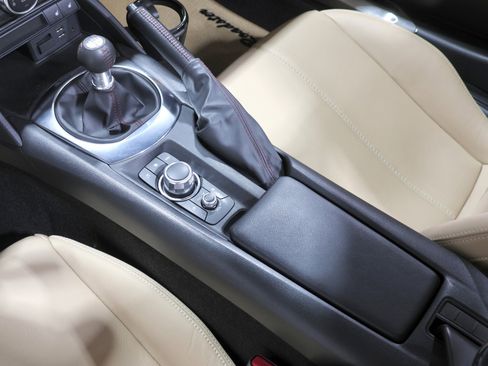 Used 2019 MAZDA MX-5 Miata Grand Touring w/ Appearance Package image 57