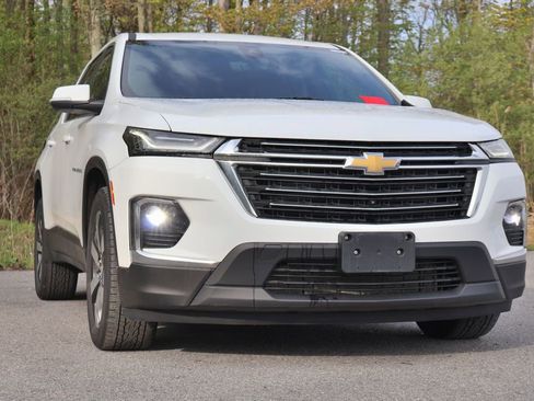 Used 2023 Chevrolet Traverse LT w/ LT Premium Package AWD/4WD image 5