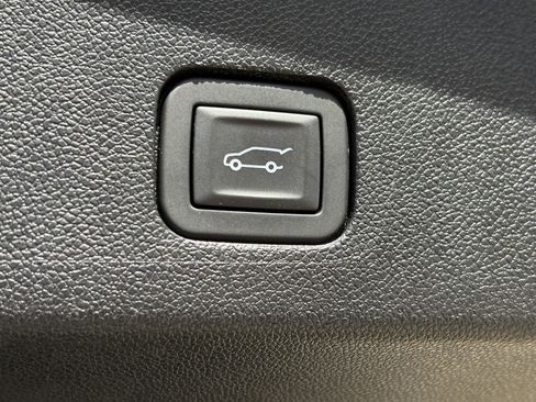 Certified 2025 Cadillac XT6 Premium Luxury AWD/4WD image 11