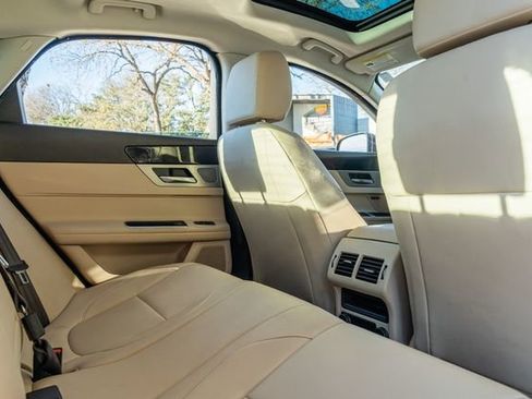 Used 2016 Jaguar XF Premium image 44