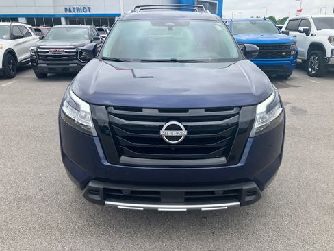 Used 2024 Nissan Pathfinder Platinum AWD/4WD image 2