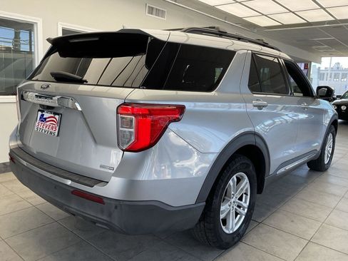 Used 2020 Ford Explorer XLT image 5
