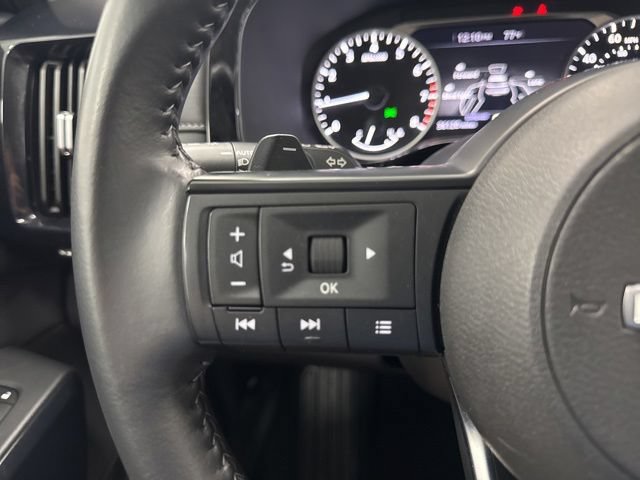 Used 2025 Nissan Pathfinder SV FWD image 12
