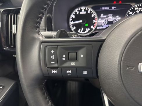 Used 2025 Nissan Pathfinder SV FWD image 12