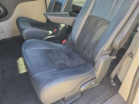 Used 2018 Dodge Grand Caravan SXT FWD image 19