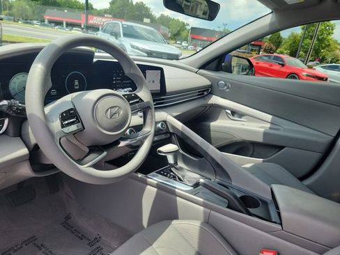 Used 2024 Hyundai Elantra SEL FWD image 13
