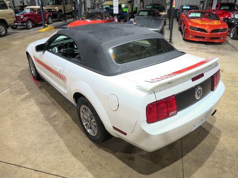 Used 2005 Ford Mustang Premium image 28