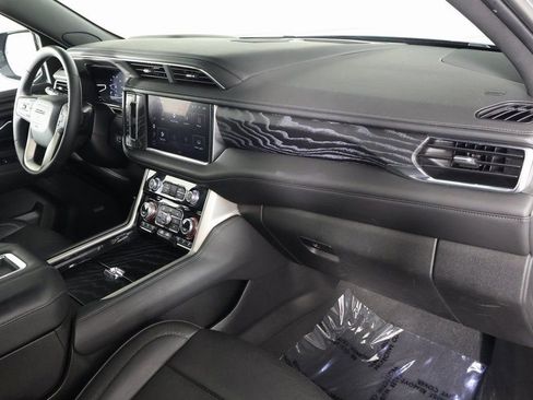 Used 2023 GMC Yukon XL Denali AWD/4WD image 9