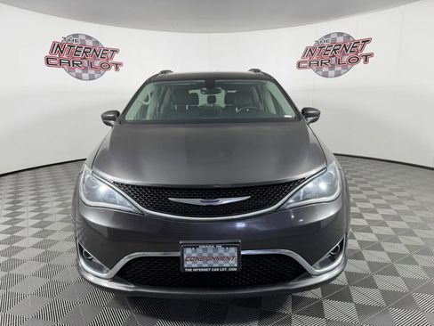 Used 2019 Chrysler Pacifica Touring-L FWD image 1