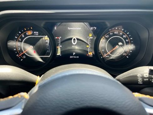 Used 2024 Jeep Wrangler Unlimited Sahara AWD/4WD image 11