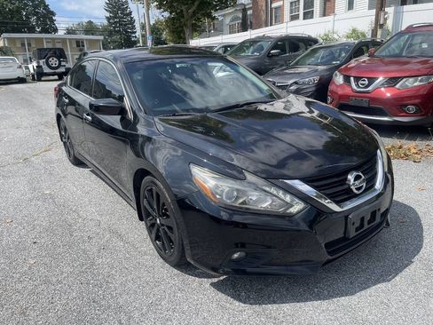 Used 2017 Nissan Altima 2.5 SR w/ Midnight Edition Package FWD image 3