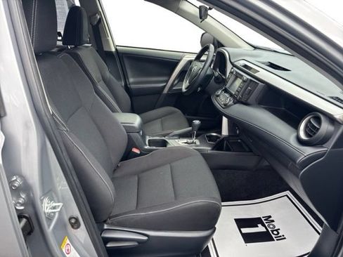 Used 2018 Toyota RAV4 XLE AWD/4WD image 11