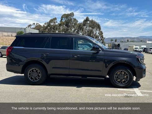 Used 2025 Ford Expedition Active AWD/4WD image 7
