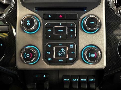 Used 2015 Ford F250 Lariat w/ Lariat Interior Package image 28