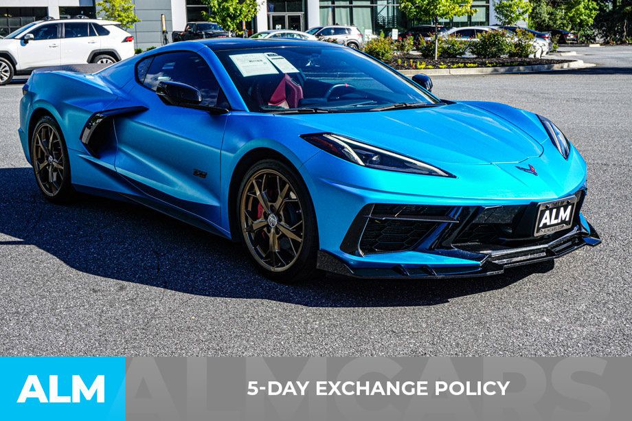 Used 2021 Chevrolet Corvette Stingray Coupe w/ Engine Appearance Package RWD image 3