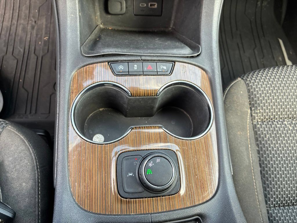 Used 2022 GMC Acadia SLE w/ Elevation Edition FWD image 32