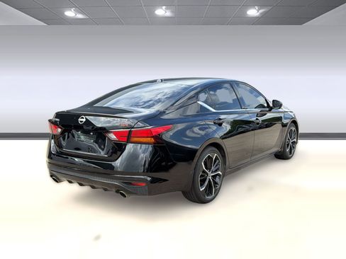 Used 2024 Nissan Altima 2.5 SR FWD image 9