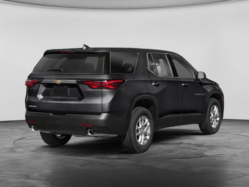 Used 2024 Chevrolet Traverse LT AWD/4WD image 2