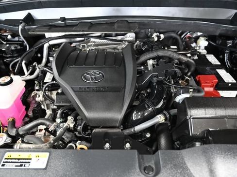 Used 2024 Toyota Grand Highlander AWD image 33