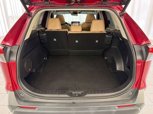 Used 2019 Toyota RAV4 XLE Premium FWD image 33