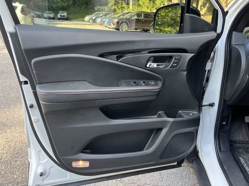 Used 2025 Honda Ridgeline Black Edition image 8