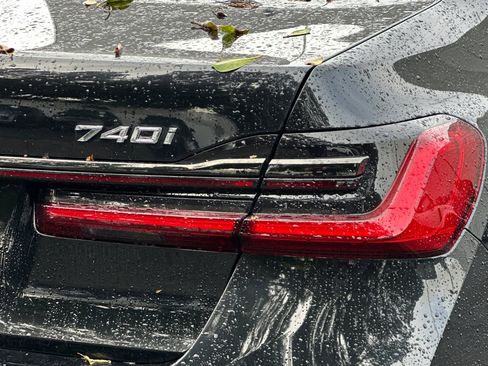 Used 2022 BMW 740i w/ M Sport Package image 14