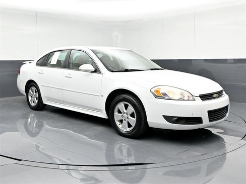Used 2010 Chevrolet Impala LT w/ Luxury Edition Package image 3