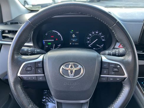 Used 2022 Toyota Sienna XLE image 16
