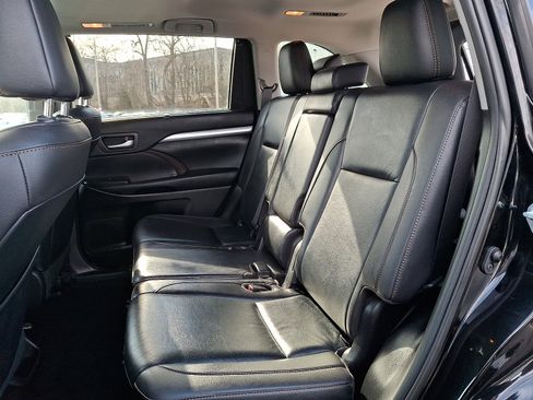 Used 2019 Toyota Highlander XLE image 9